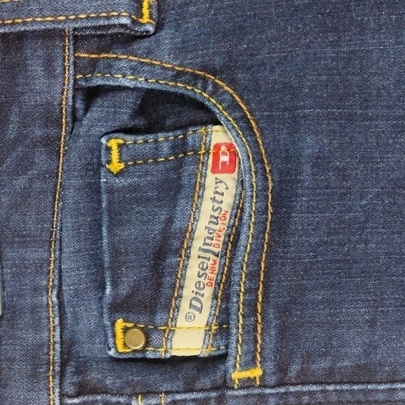 DIESEL Skinzee Super Slim Blue Dark Wash Five Pocket Mid Rise Skinny Jean - Picture 4 of 13